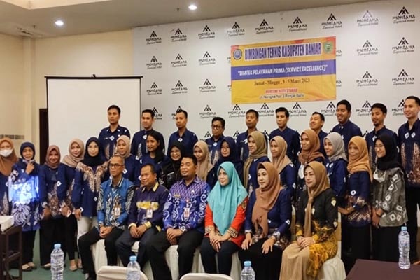 Bimtek Pelayanan Prima (Service Excellence) DPMPTSP Kabupaten Banjar Provinsi Kalimantan Selatan