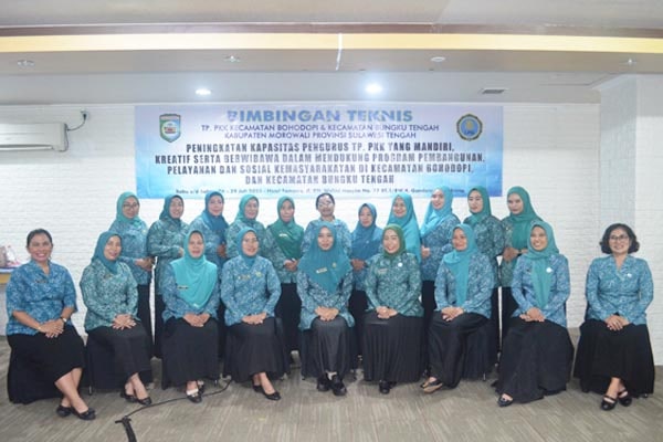 Mendorong Kemandirian dan Kreativitas TP PKK Kecamatan Bohodopi dan Bungku Tengah dalam Mewujudkan Pembangunan dan Kesejahteraan Sosial Masyarakat